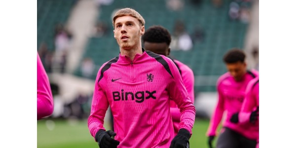 De prestaties van een team hebben een directe invloed op de bereidheid van spelers om te blijven of te vertrekken De prestaties van een team hebben een directe invloed op de bereidheid van spelers om te blijven of te vertrekken